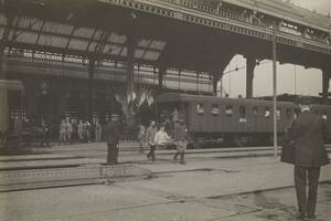 Transport d'un blessé de guerre | Source L'Atelier Numérique de l'Histoire