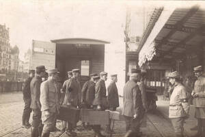 Soldats entrant dans la gare des Brotteaux | Source L'Atelier Numérique de l'Histoire