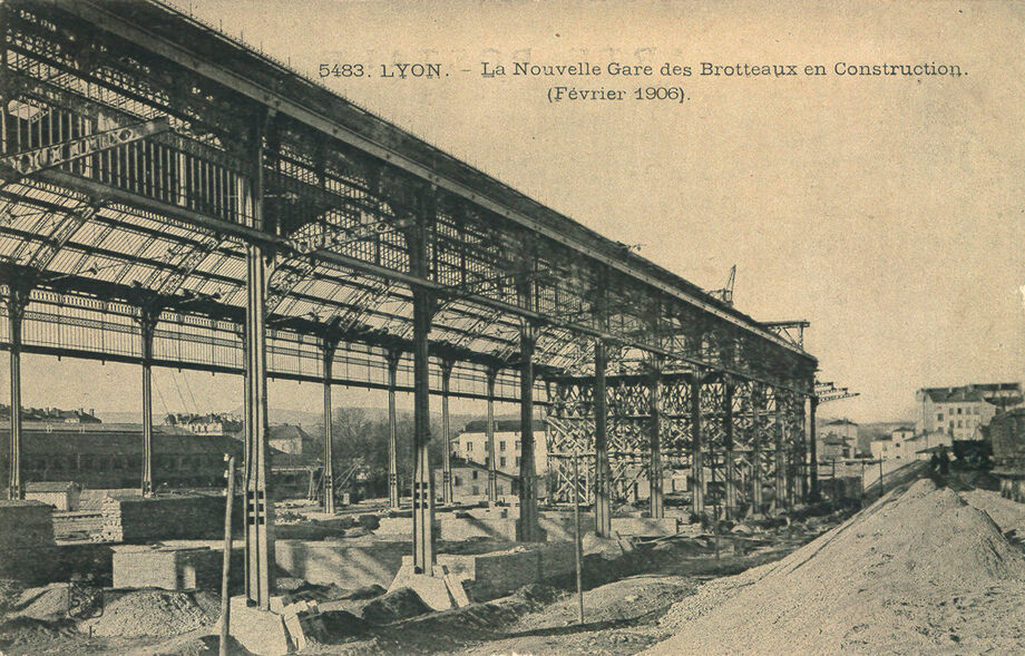 Construction de la charpente métallique de la gare des Brotteaux en 1906 | Collection Tatig Tendjoukian